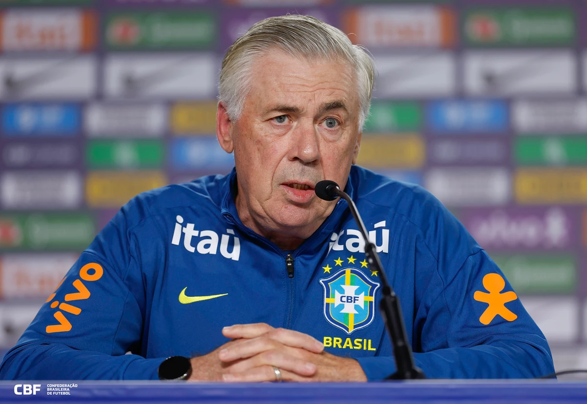 Carlo Ancelotti durante coletiva