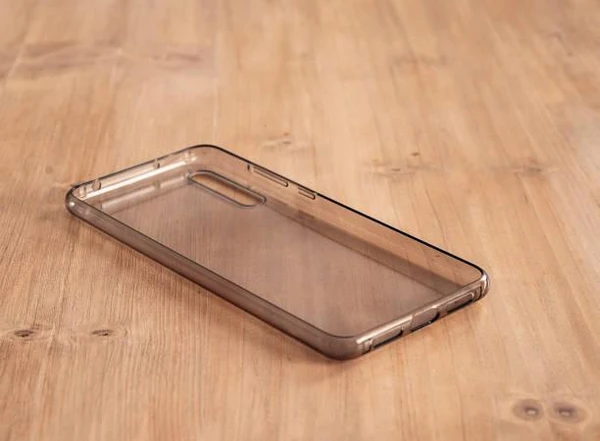 Como limpar sua capinha de celular por Reprodução
