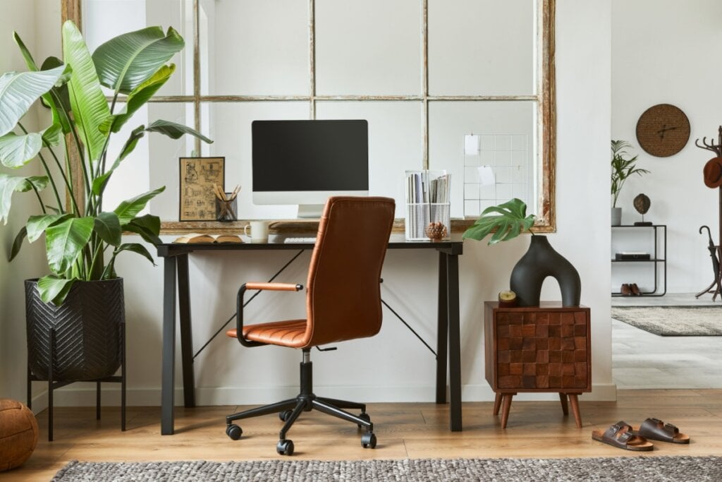 Manter o espaço de trabalho organizado é fundamental para manter a produtividade (Imagem: Followtheflow | Shutterstock)