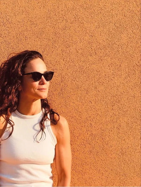 Namorada de Alice Braga abre fotos de viagem com a atriz na Itália  por Reprodução/Instagram