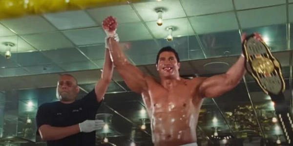 The Rock como Mark Kerr em 'Coração de Lutador - The Smashing Machine' por Reprodução/YouTube