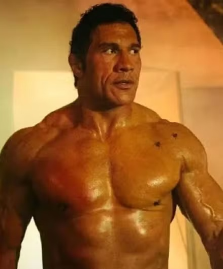 The Rock interpreta o lutador de MMA, Mark Kerr, em 'Coração de lutador - The smashing machine'  por Reprodução/YouTube