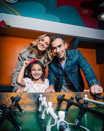 Ticiane Pinheiro, César Tralli e Manuella por Reprodução/Instagram