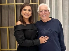 Imagem - Esposa de Carlos Alberto de Nóbrega posta foto do marido  de sunga e dispara: 'Coroa gato'