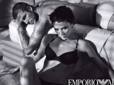 Imagem - Relembre famosos que já posaram de lingerie para a Armani
