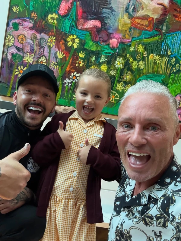 Barrie Dewitt-Barlow, o noivo e a filha por Reprodução/Instagram
