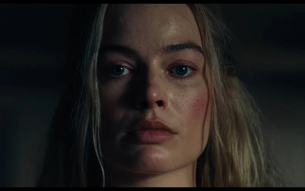 Catherine (Margot Robbie) no trailer do filme ’O Morro dos Ventos Uivantes’ por Divulgação