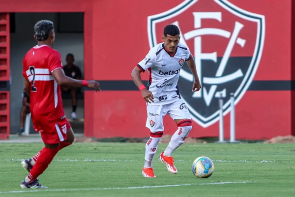 Luis Miguel em ação pelo Vitória