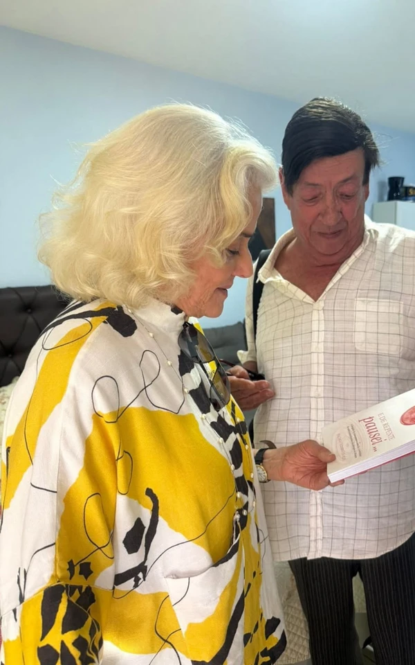 Marieta Severo reencontra Marcos Oliveira durante visita ao Retiro dos Artistas por Reprodução/Instagram