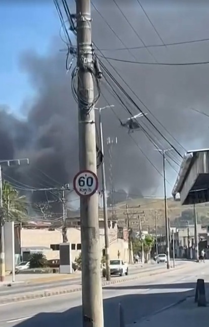 Helicóptero da polícia sobrevoou o local por Reprodução