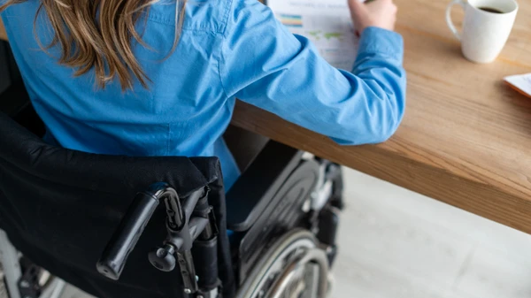 Oportunidades são destinadas a profissionais das áreas administrativa e financeira 