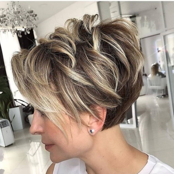 Pixie com mechas: por Reprodução