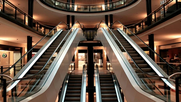  Levantamento do Le Parisien mostra o esvaziamento de galerias comerciais na França e a necessidade de adaptação ao novo cenário de consumo
