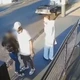 Imagem - Vídeo: motorista sai de carro e salva menina de tentativa de estupro