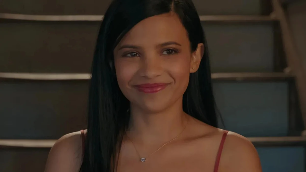 A atriz Nikki Rodriguez é protagonista da série teen 'Minha Vida com a Família Walter' por Reprodução/Netflix