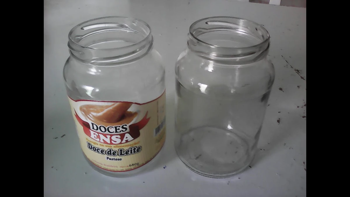 Como remover cola adesiva dos potes? por Reprodução