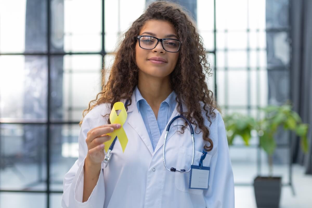 O suicídio é uma questão de saúde pública que envolve capacitação de profissionais, fortalecimento do SUS e combate ao estigma (Imagem: tsyhun | Shutterstock)
