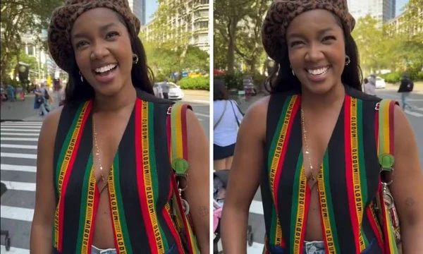 Iza deu entrevista nas ruas de Nova York vestindo um colete do Olodum