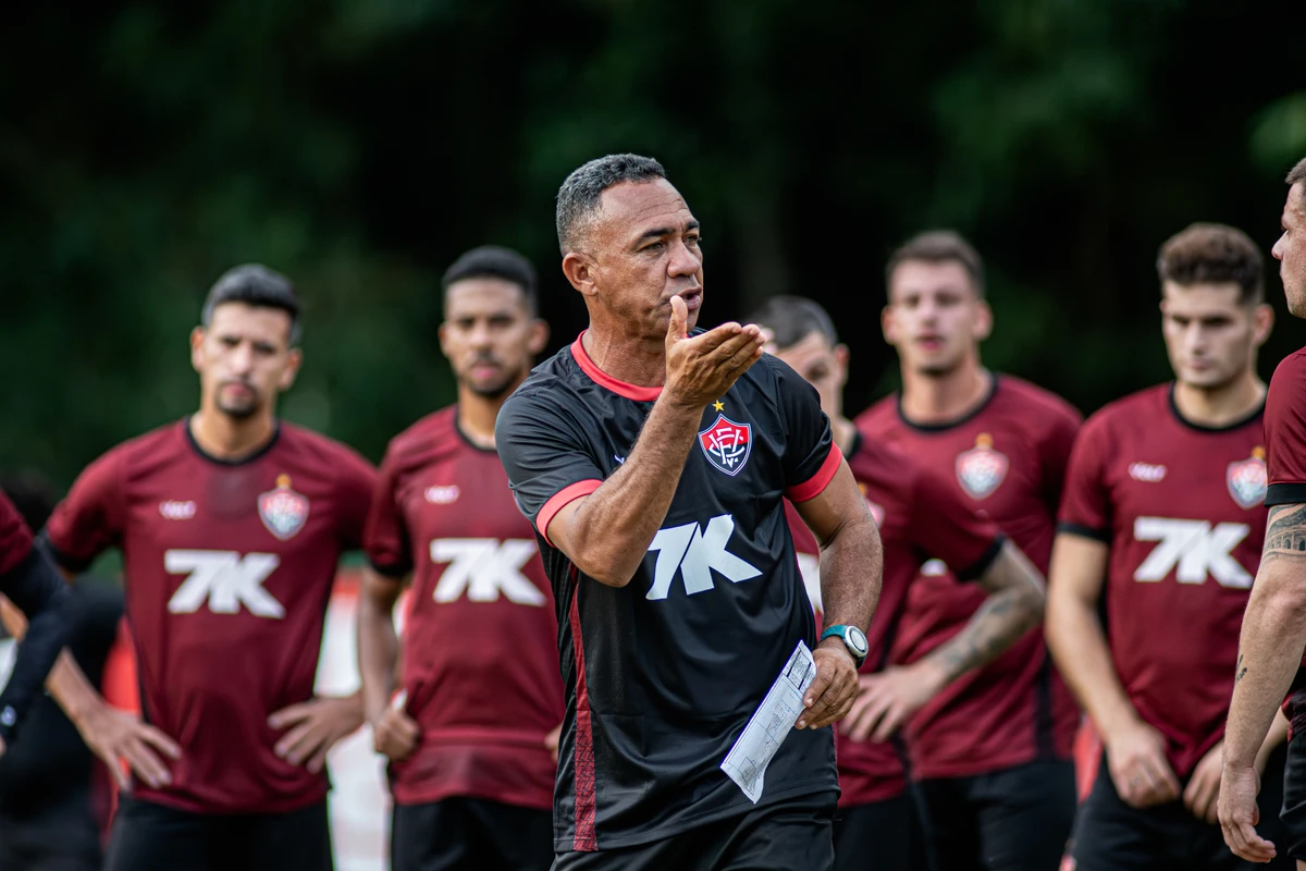 Marcos Carvalho (auxiliar fixo do clube) por Victor Ferreira/EC Vitória