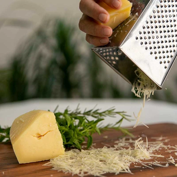 Queijo parmesão ralado  por Reprodução
