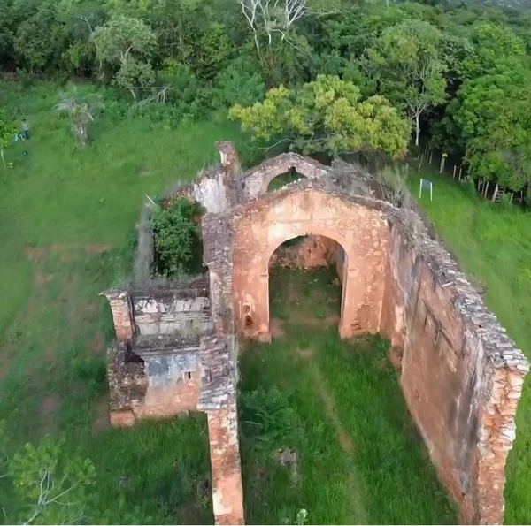 Ruínas da Igreja de São Miguel das Figuras, na Chapada Diamantina por Divulgação
