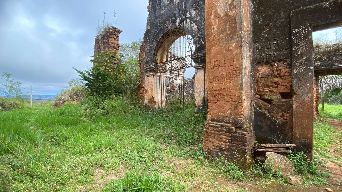 Ruínas da Igreja de São Miguel das Figuras, na Chapada Diamantina por Divulgação