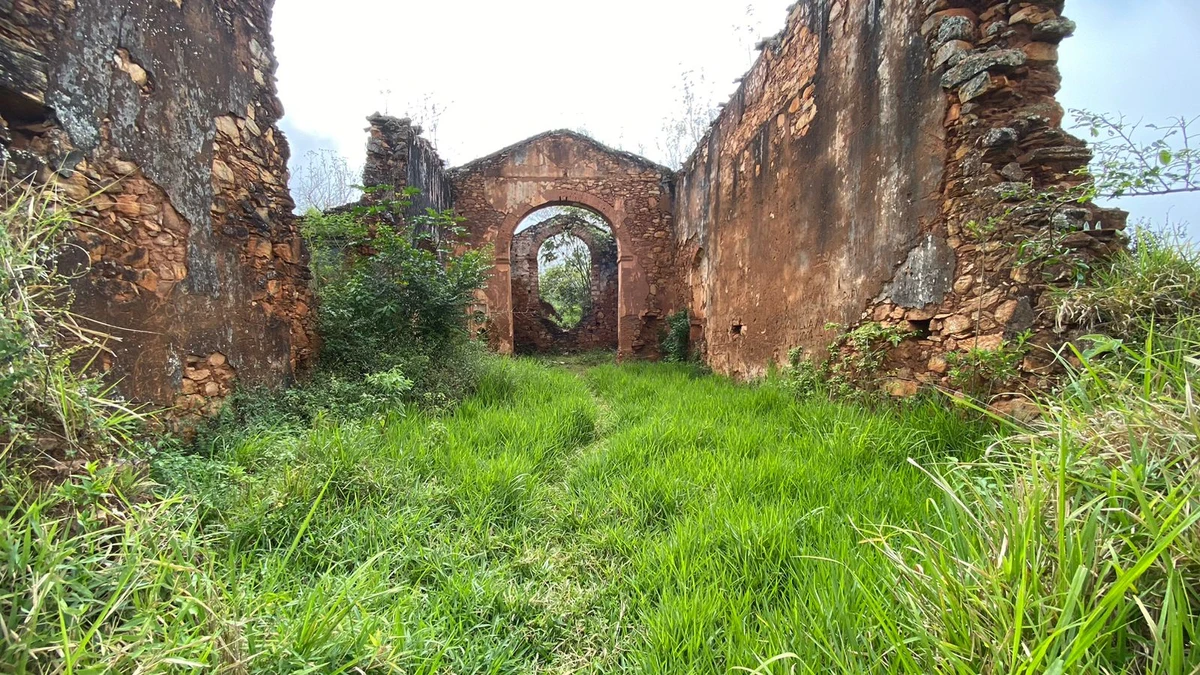 Ruínas da Igreja de São Miguel das Figuras, na Chapada Diamantina por Divulgação