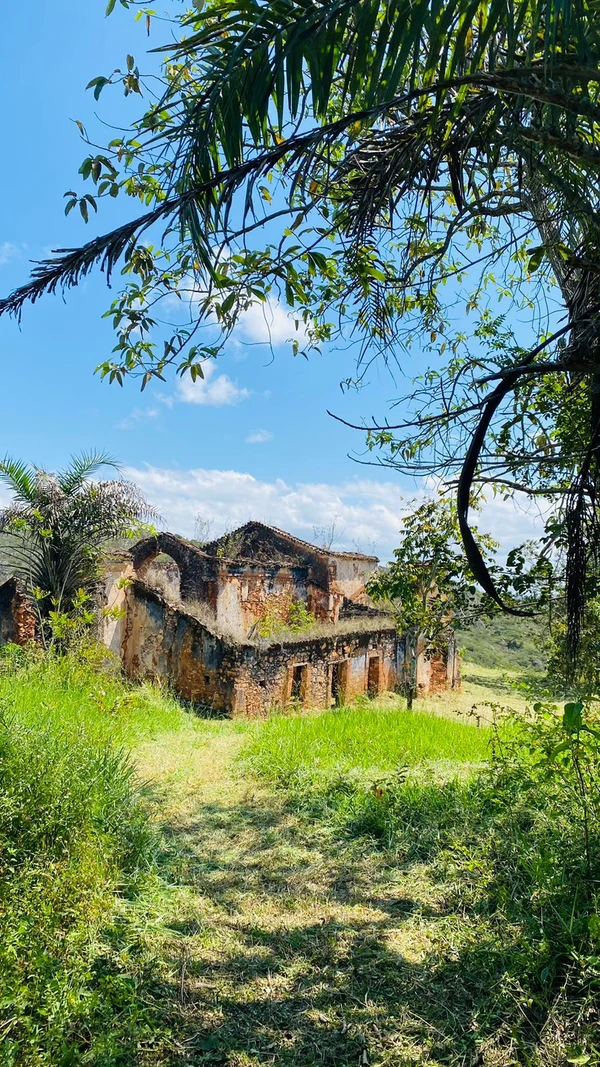 Ruínas da Igreja de São Miguel das Figuras, na Chapada Diamantina por Divulgação