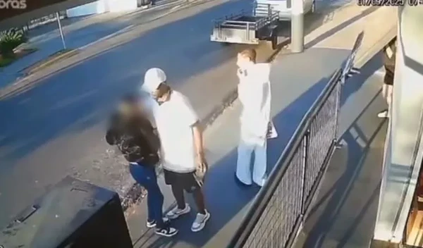 Suspeito abordou menina na calçada