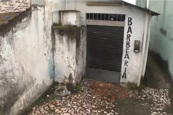 Barbearia fica localizada na rua Ferreira Santos