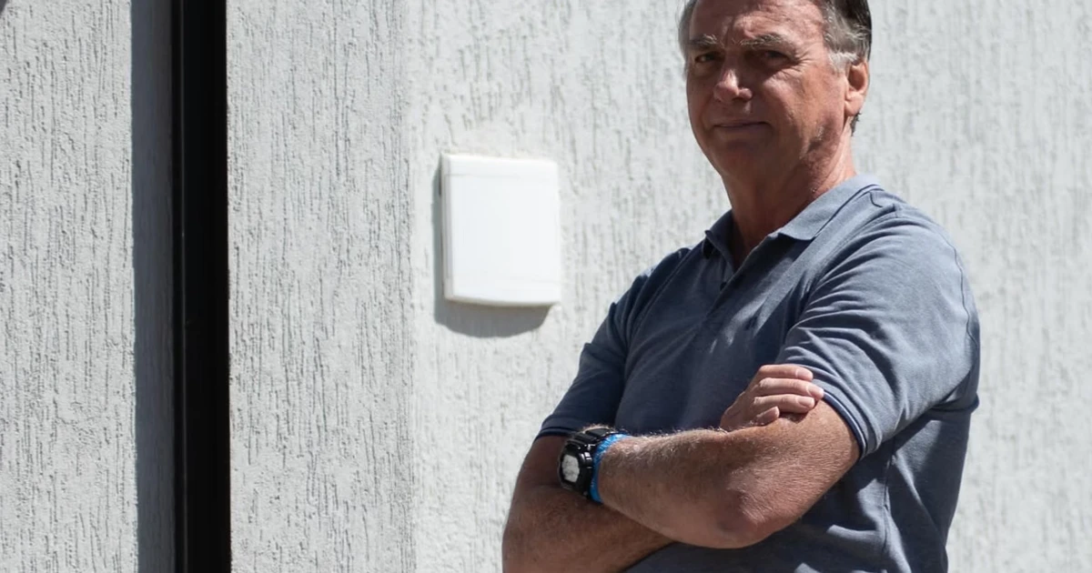 Imagem - Bolsonaro é hospitalizado em Brasília, e filho pede orações