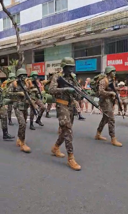 Desfile do 7 de Setembro em Salvador por Maria Raquel Brito
