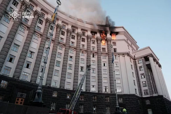 Maior ataque aéreo russo a Kiev desde o início da guerra