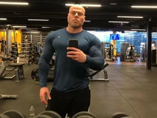 Imagem - Personal trainer é morto a facadas; corpo foi encontrado em escada de prédio e companheira é suspeita