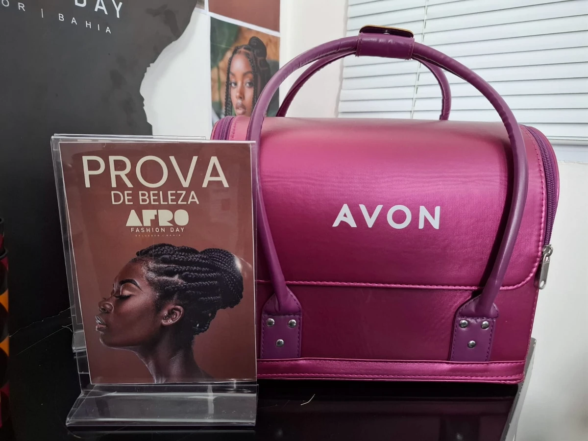 Avon, Dino Neto e Roma Aragão assinam a beleza do evento que celebra a cultura e estética do povo preto por Gabriela Araújo