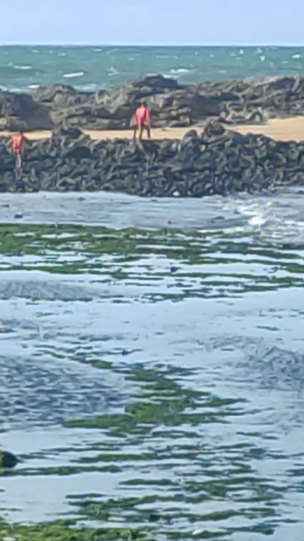 Buscas por jovem que desapareceu na praia de Amaralina por Divulgação