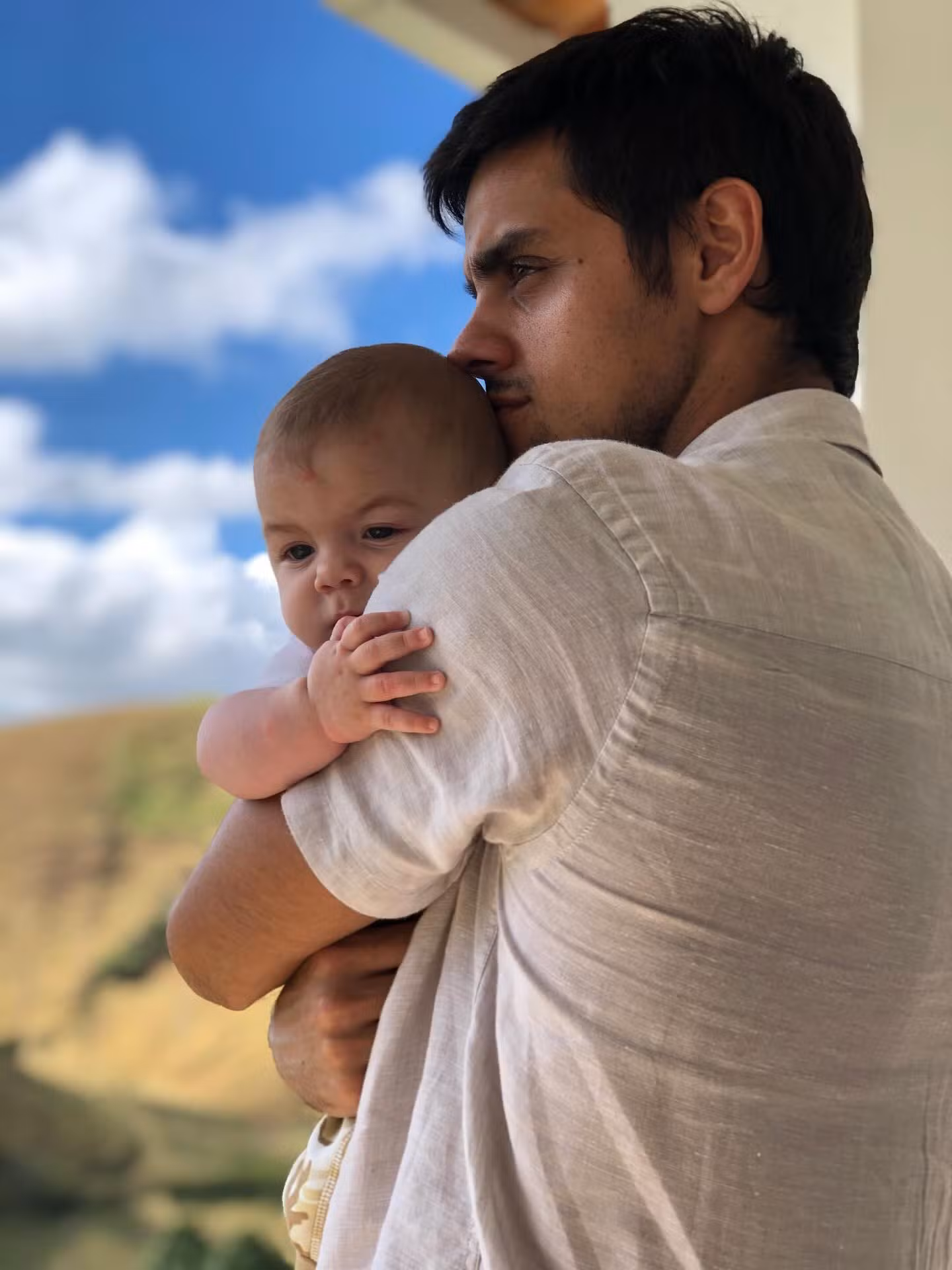 Felipe Simas e família por Reprodução