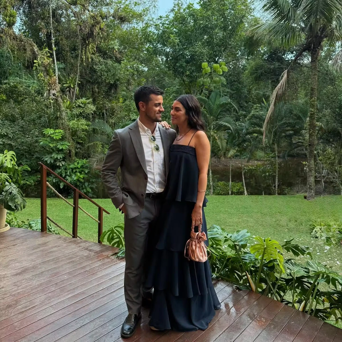 Felipe Simas e família por Reprodução