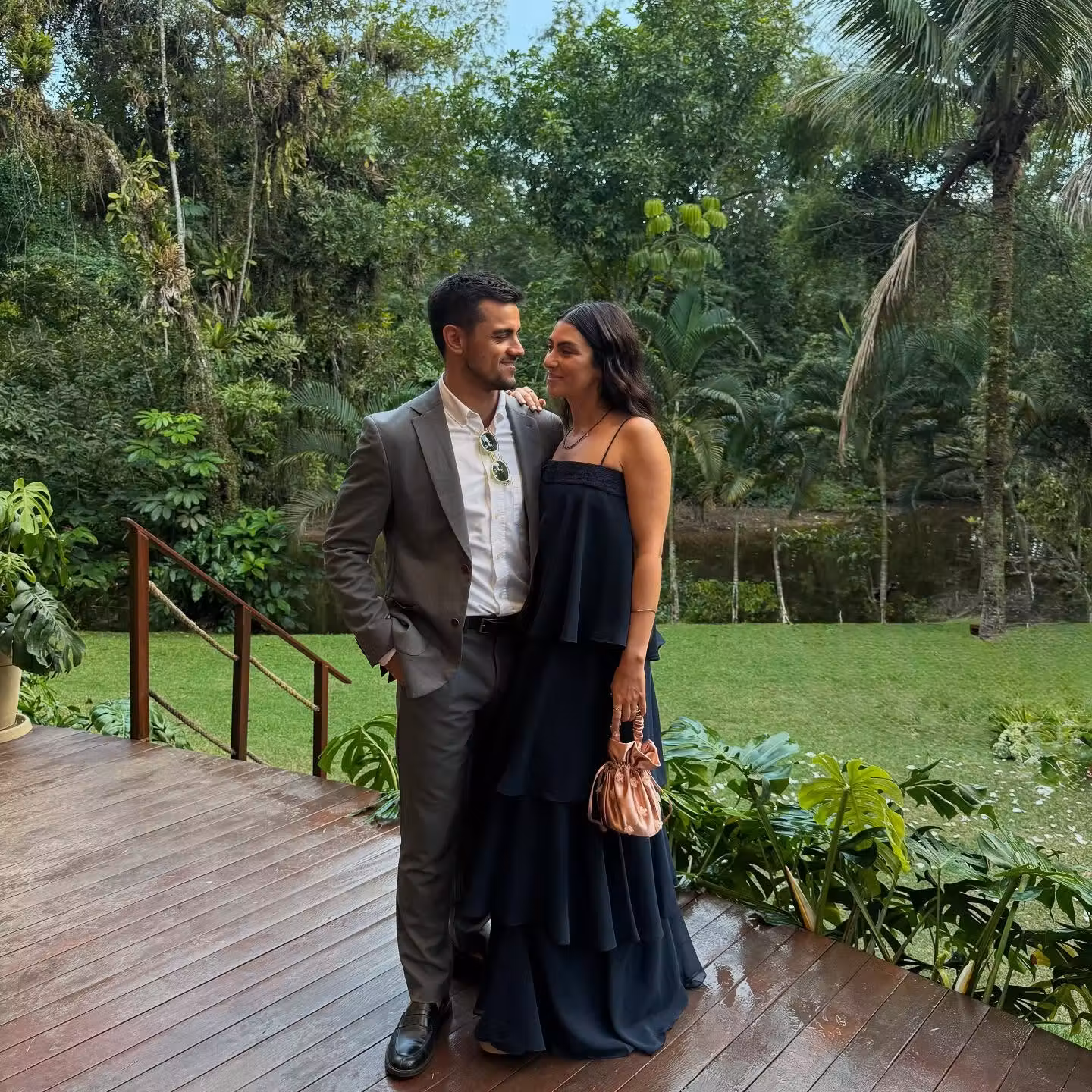 Felipe Simas e família por Reprodução