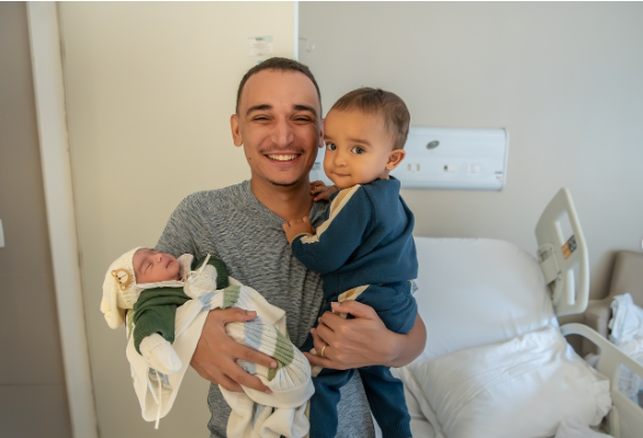 João Gomes mostra primeiro encontro do filho mais velho com o irmão mais novo por Reprodução / Instagram