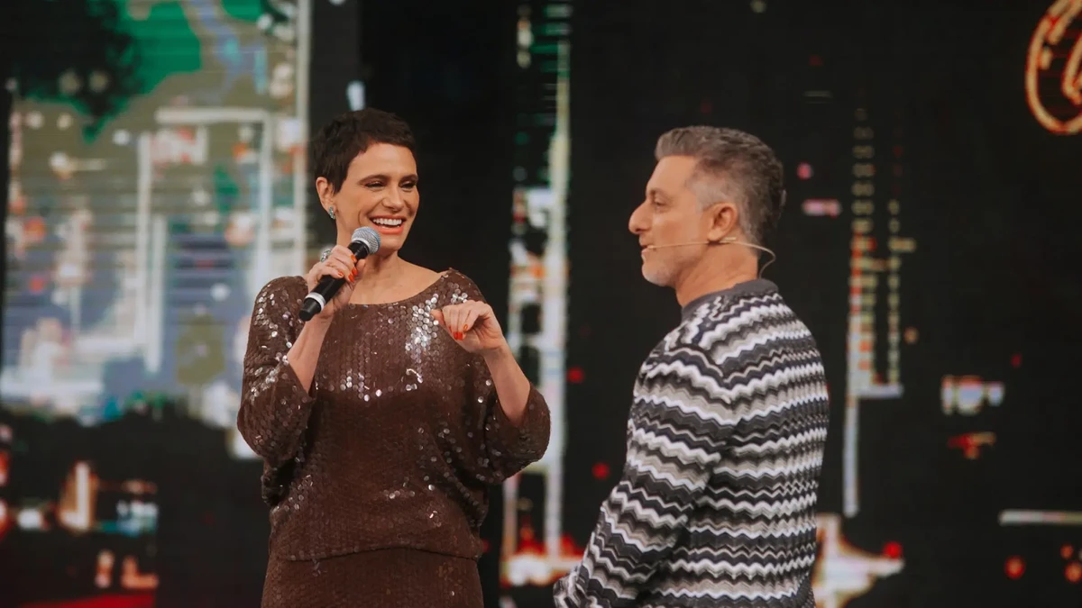 Luciano Huck erra nome de personagem de Malu Galli