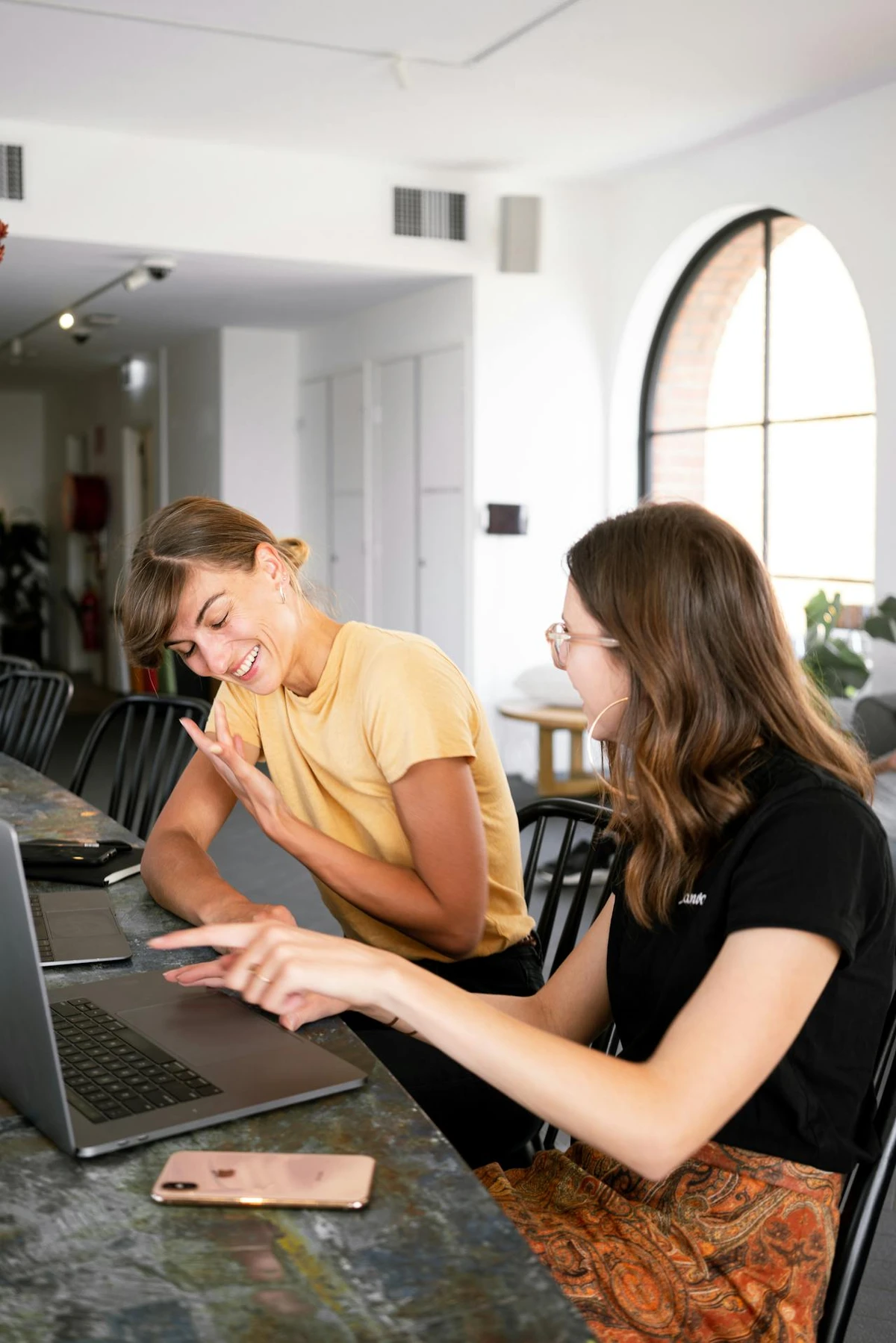 Gêmeos - É inovador e comunicativo, brilhando em ambientes que exigem ideias novas. Precisa se esforçar para manter o foco em situações longas. por Pexels