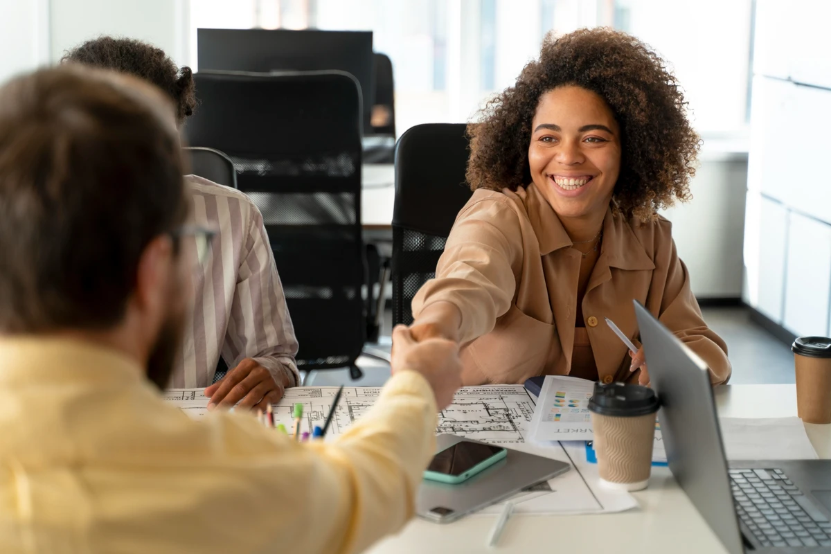 Sair de emprego e repensar carreira é uma previsão para alguns signos este mês