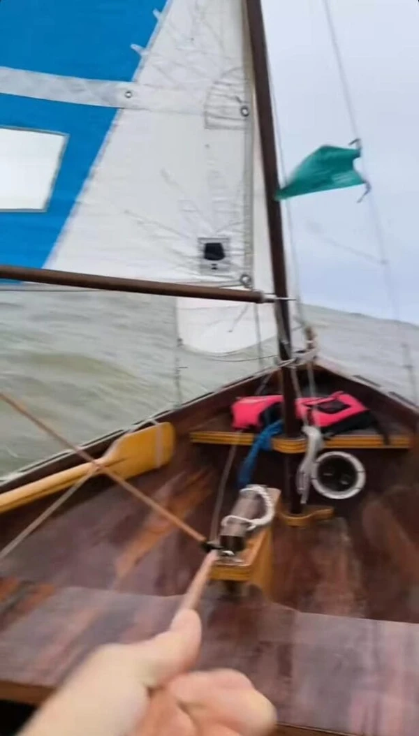 Velejador David Reiser estava em barco por Reprodução