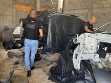 Imagem - Galpão de desmanche envolvido em fraudes de seguro é localizado no extremo sul da Bahia