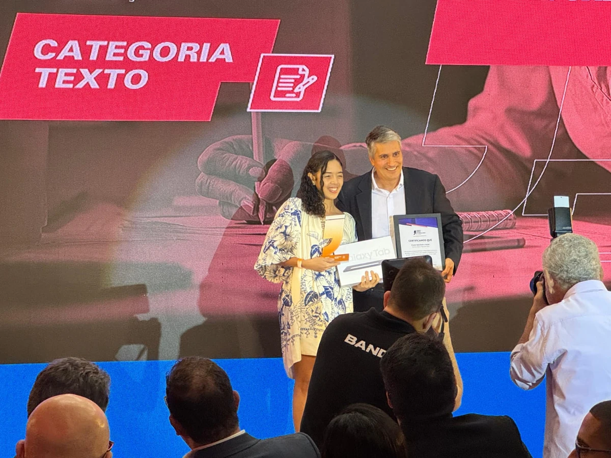 A repórter Priscila Natividade levou o 1º e o 3º lugar na categoria 