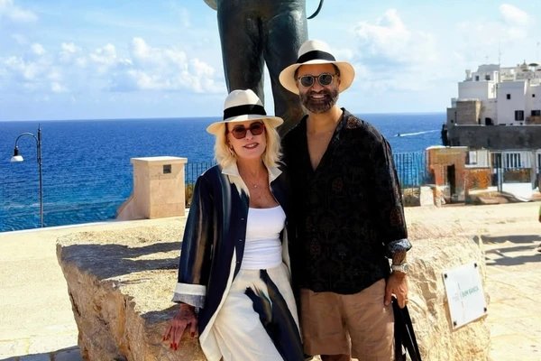 Ana Maria Braga curte férias com o marido por Reprodução