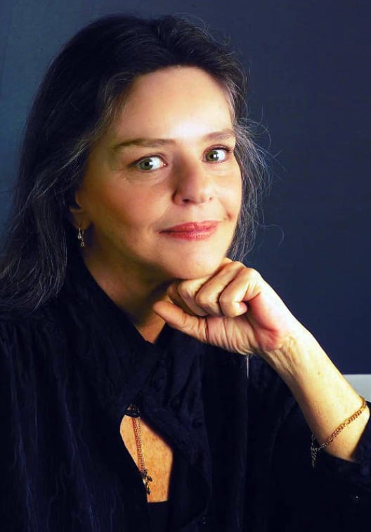 Com sua voz única e estilo autêntico, Angela se tornou referência da música brasileira por Reprodução