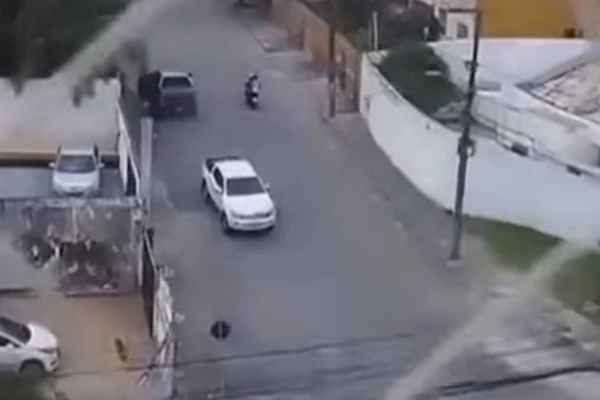 Delegada foi abordada em seu carro ainda durante a tarde 