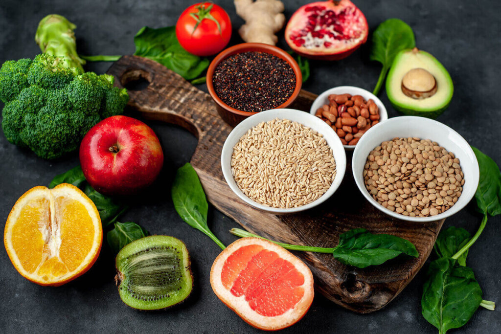 A variedade dos alimentos é essencial na dieta mediterrânea (Imagem: Aleksandr talancev | Shutterstock)